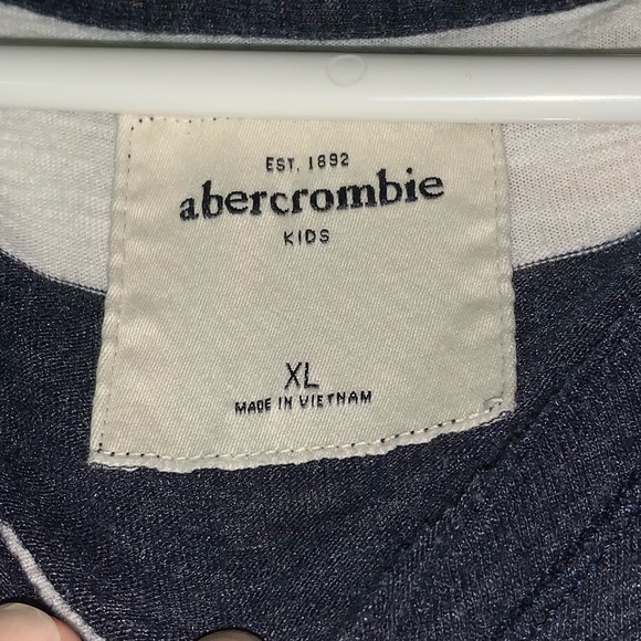 Abercrombie blue and white striped t-shirt - Picture 3 of 3